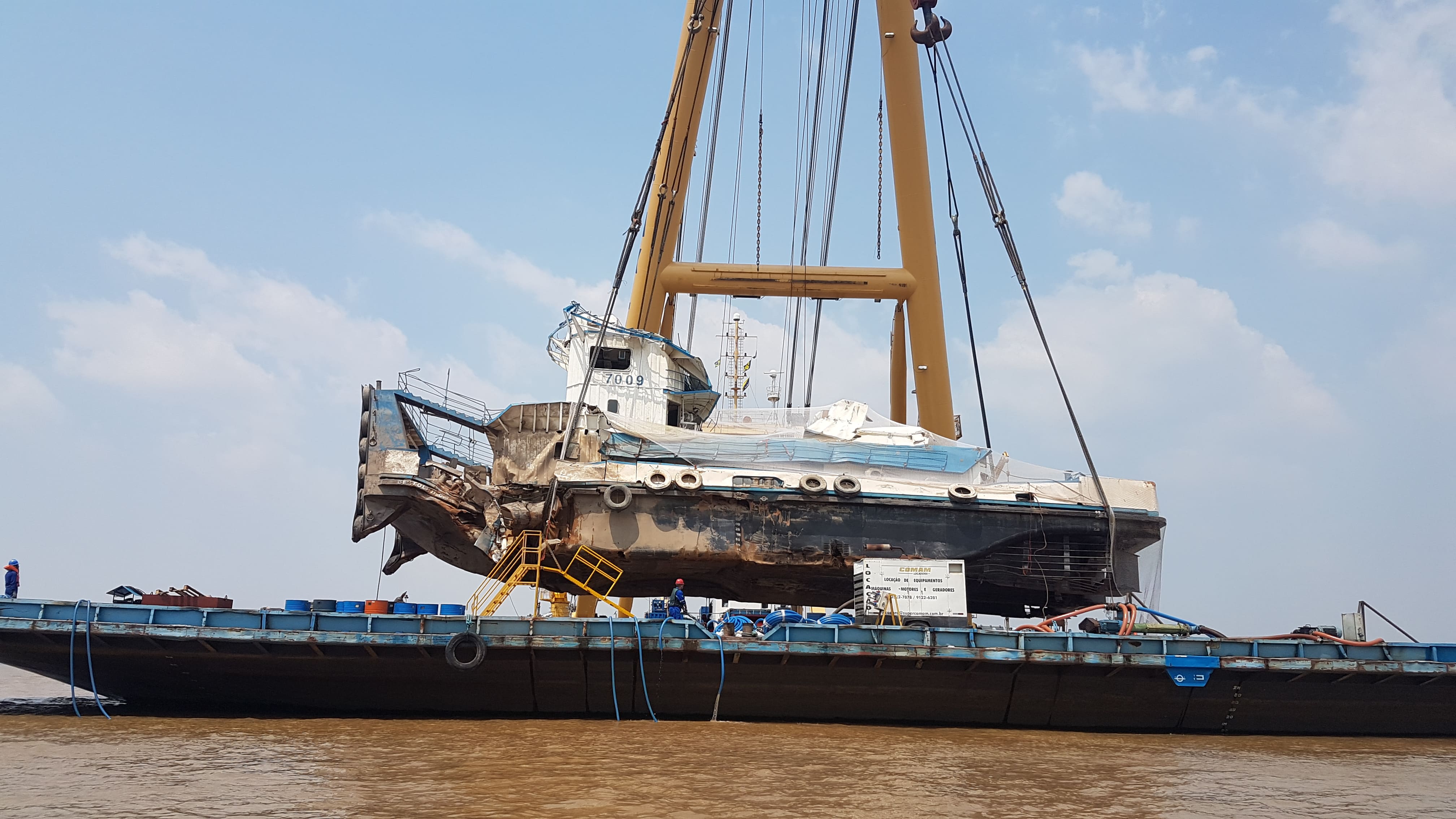 Operação de resgate marítimo de embarcação em alto mar